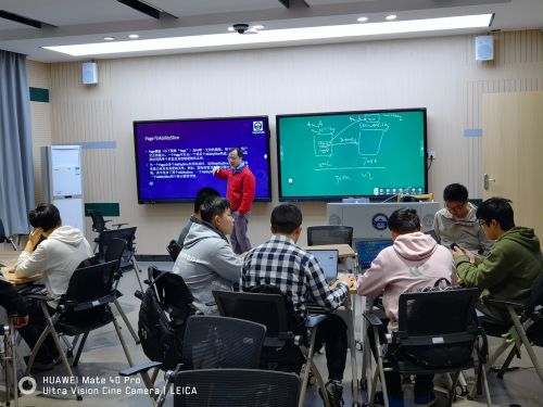 武漢大學(xué)鴻蒙課程引爆學(xué)生熱情，近400人選修并拓展社會經(jīng)濟咨詢服務(wù)